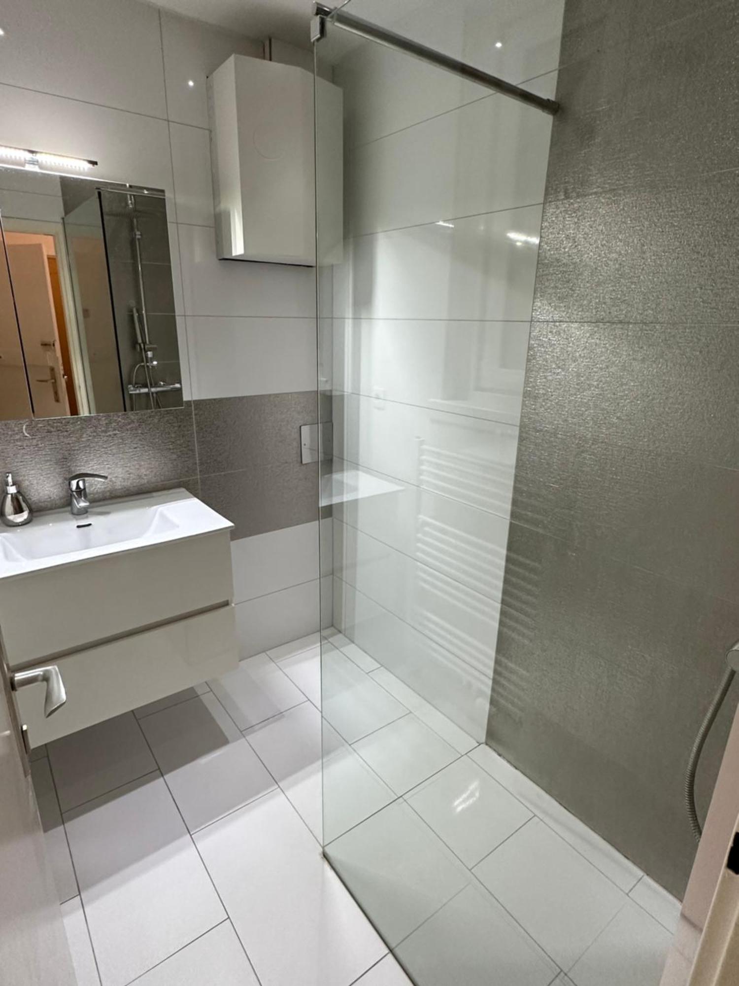 Appartement Schoene Mit Balkon Vienne